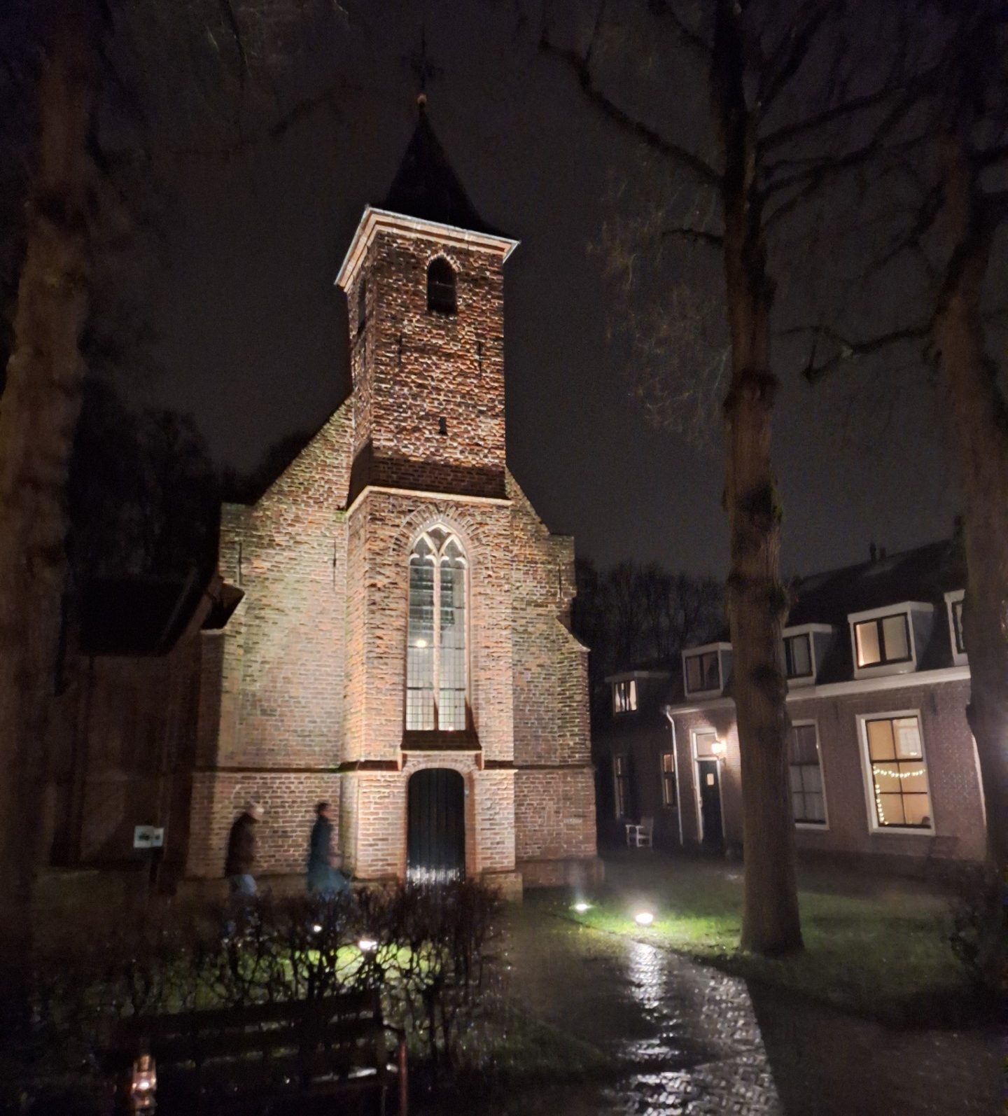 Blauwkapel: Oase van rust en bezinning tussen staal en asfalt