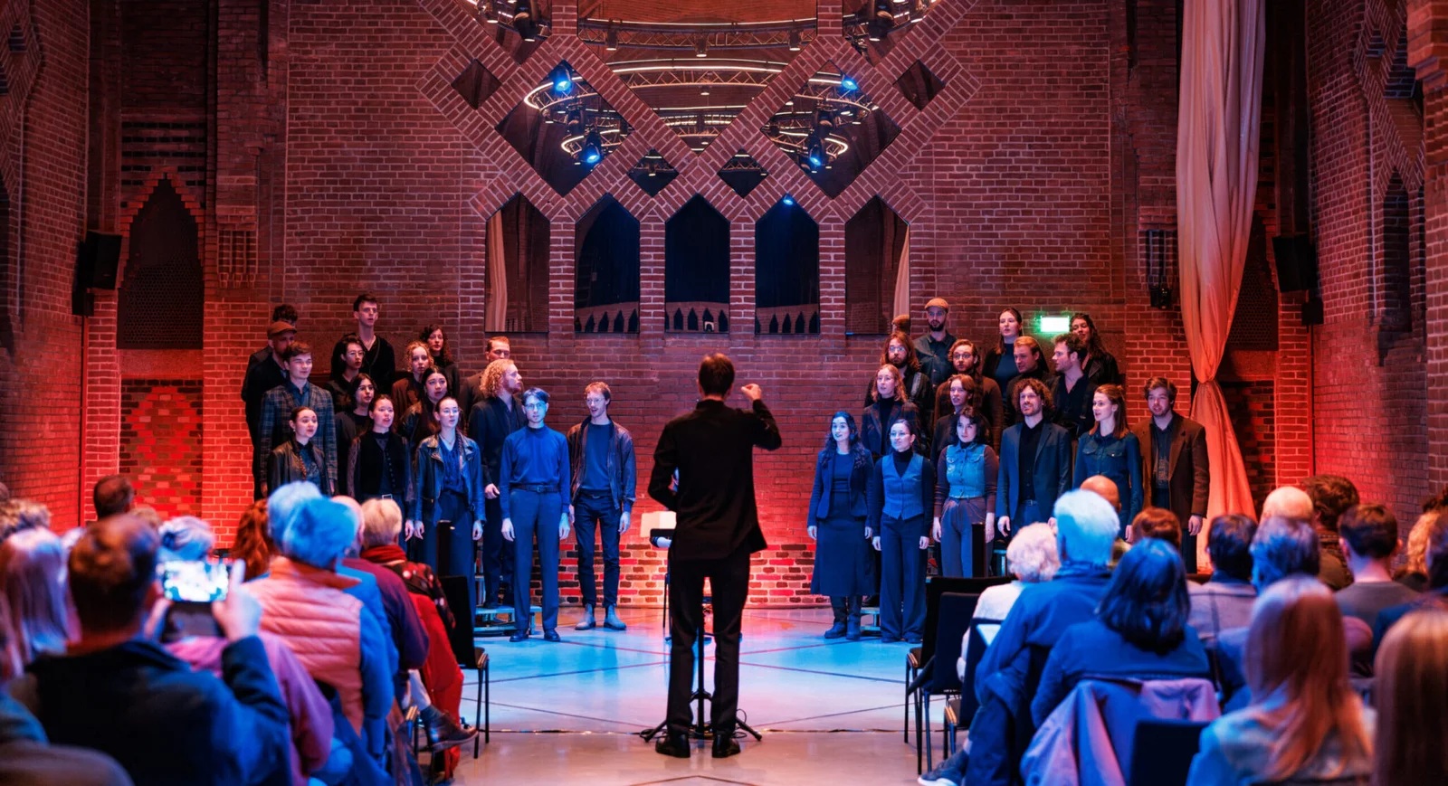 Het Nederlands Studenten Kamerkoor ‘Overwoekerd’ Het Nederlands Studenten Kamerkoor ‘Overwoekerd’